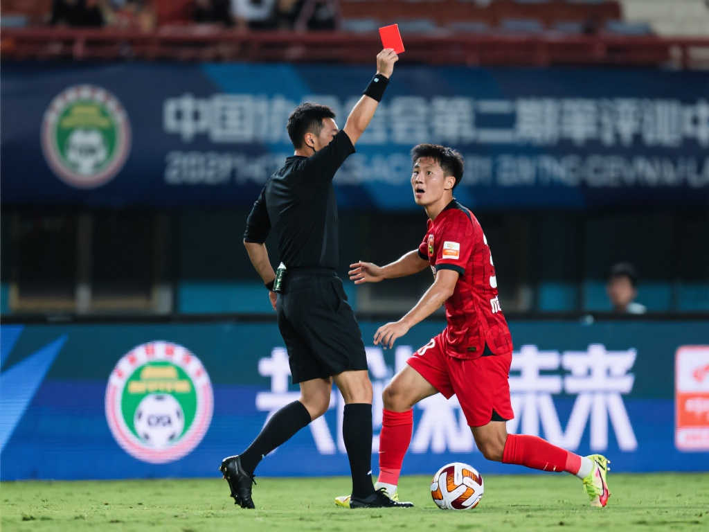 足协裁判评议第二期：周定洋红牌判罚被认定为误判